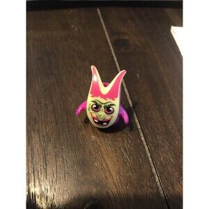 Kinder Joy: 2022 Halloween Glow in the Dark Toys - Witch‎ Figure SE662
